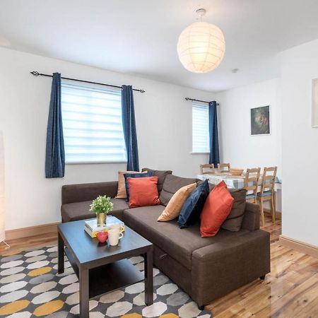 2 Bedroom Flat Near London Excel Dış mekan fotoğraf